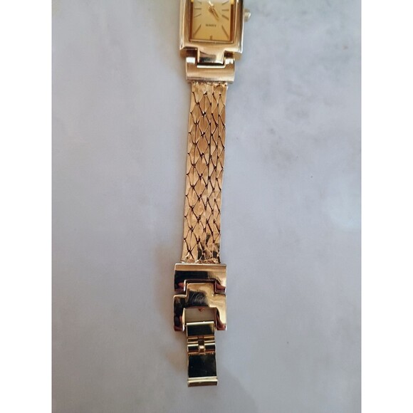 Vintage La Mode Gold Tone Quartz Watch Japan Movement Mesh Band Mint Works! - Picture 3 of 8